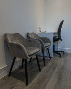 distinct physiotherapy treatment room